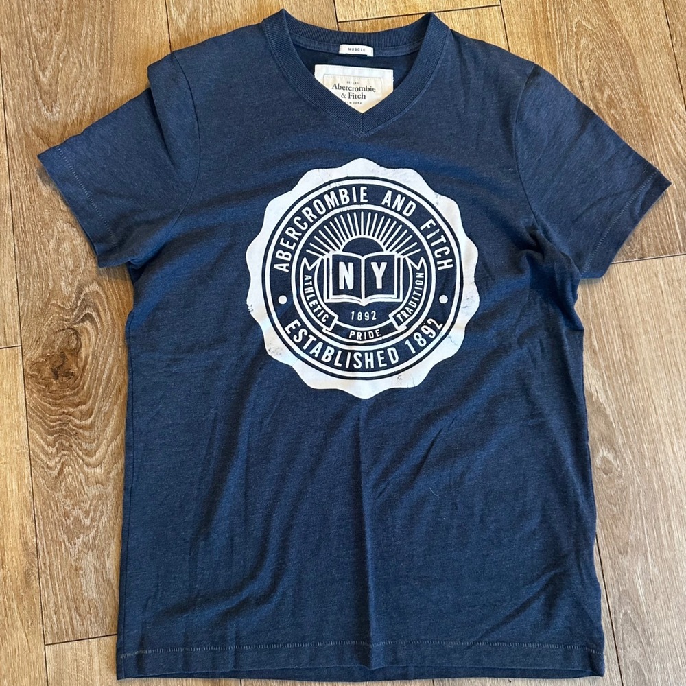 Abercrombie & Fitch Mens XL Muscle Fit V-Neck T-Shirt Navy Blue NY Graphic Tee